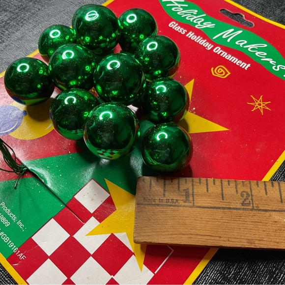 Classic Christmas Green Clusters
Ball Ornaments - Picture 5 of 6